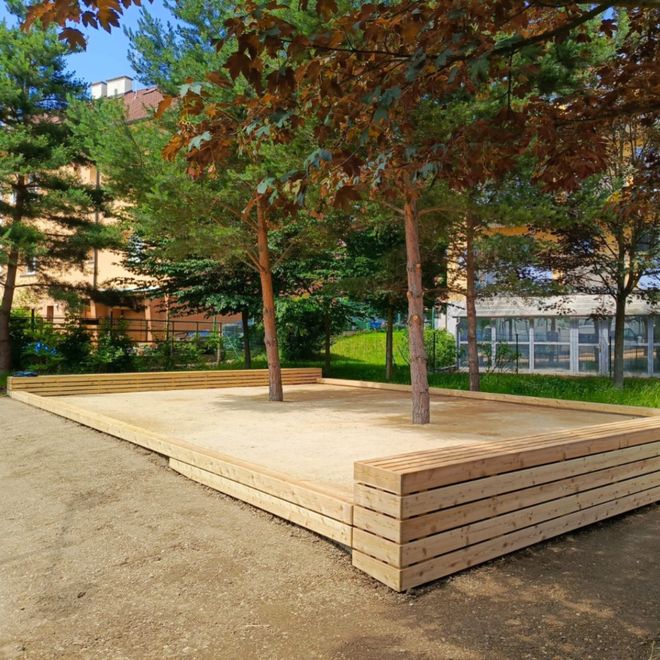 odkrytí stropních trámů v podkroví