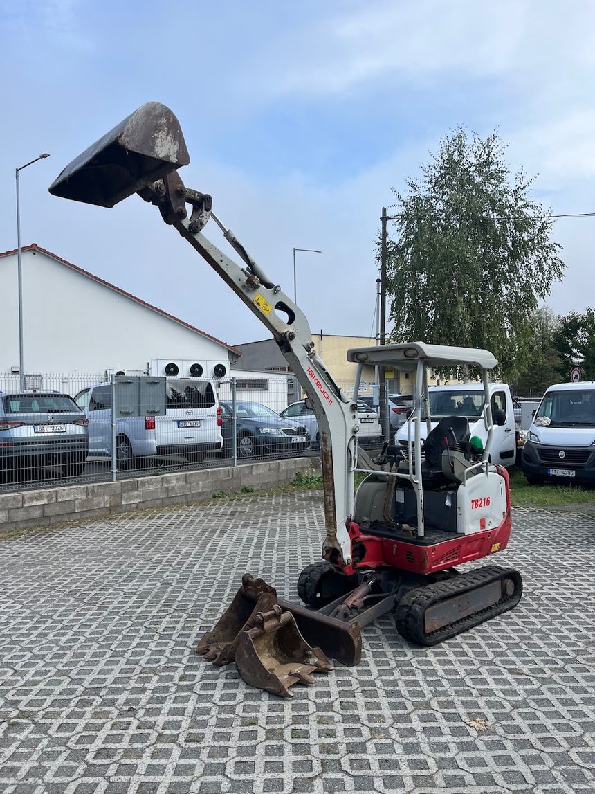 Takeuchi TB216 připravený k dovozu