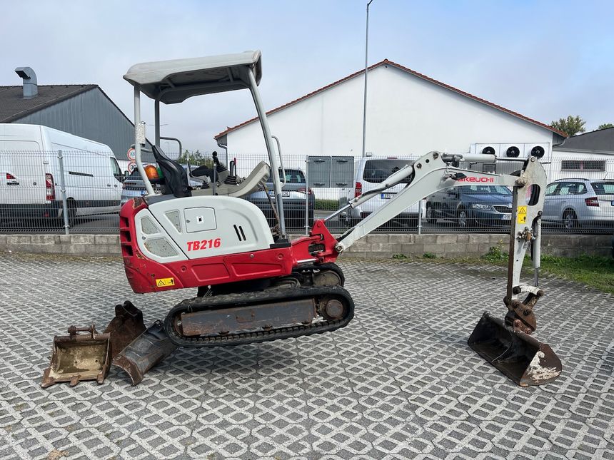 Minibagr Takeuchi TB216 s příslušenstvím lžic