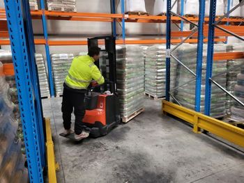 Mamipulace s paletami pelet a briket